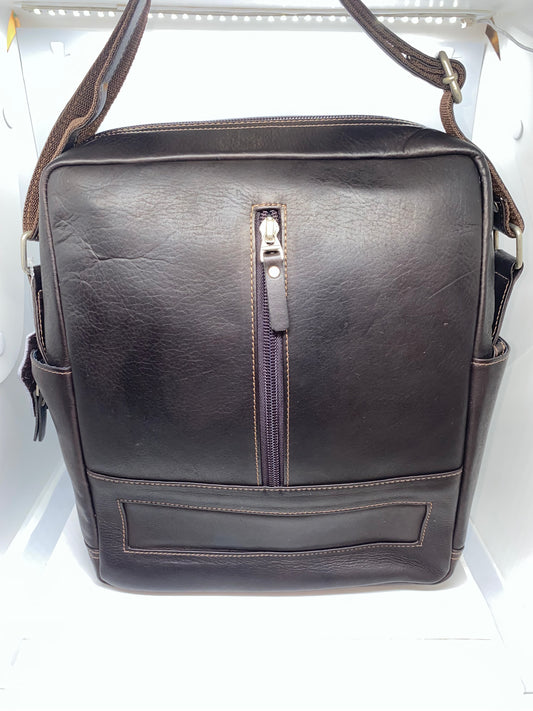C328 - Carriel de cuero Tula Grande marca Quality Leather