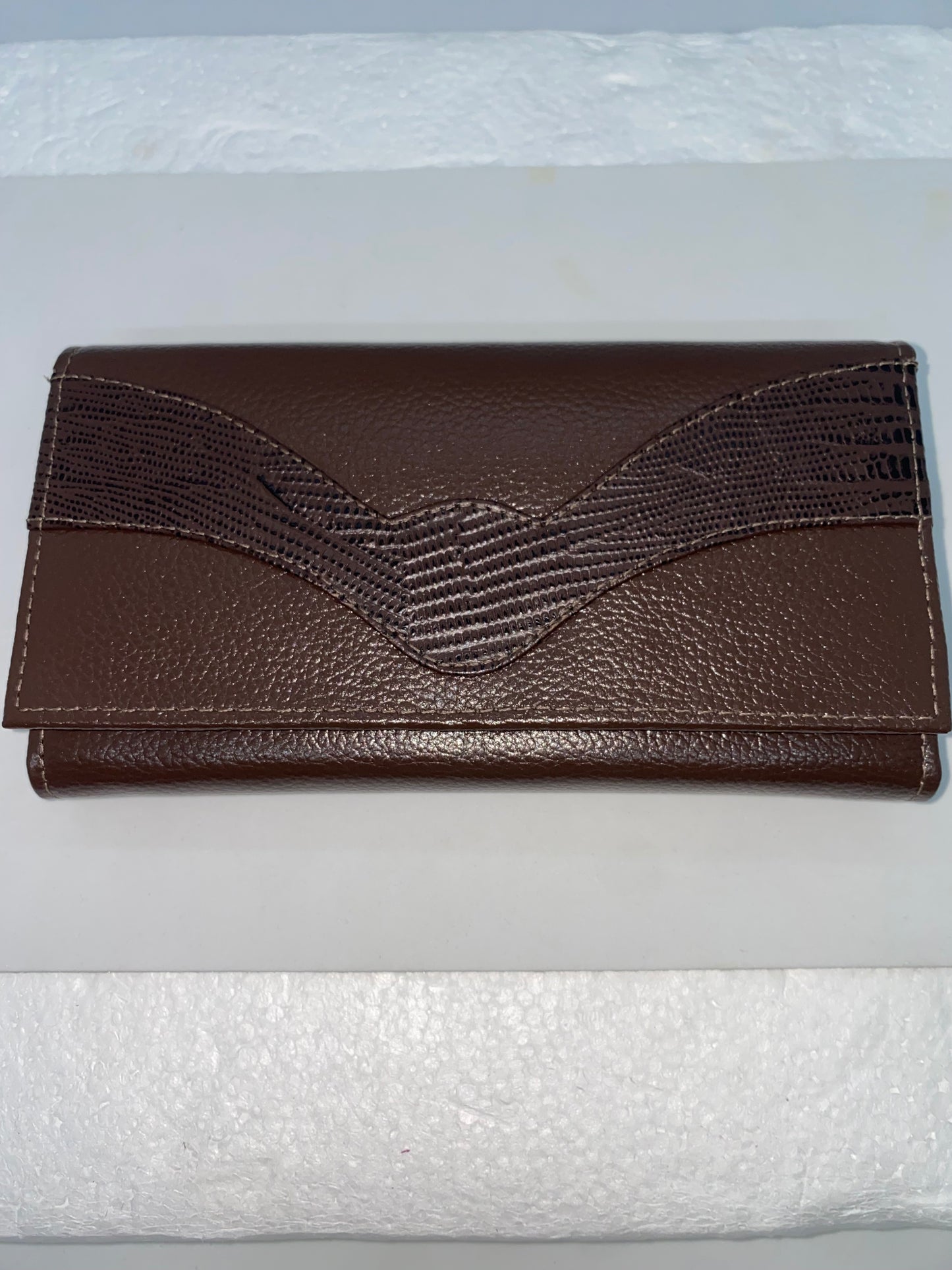 W208 - Wallet de cuero Graso para dama grande marca Quality Leather