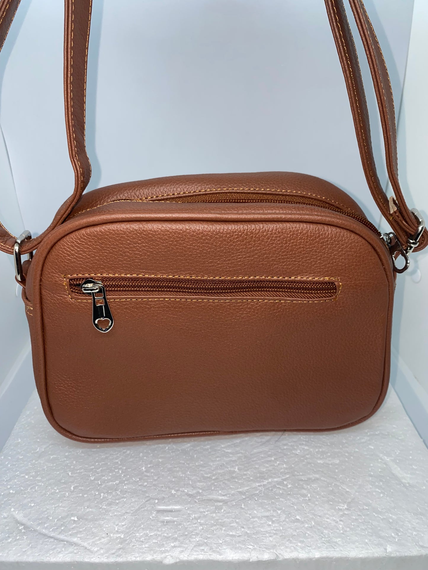 CGB45 - Carriel de cuero Graso Bolichero para dama marca Quality Leather