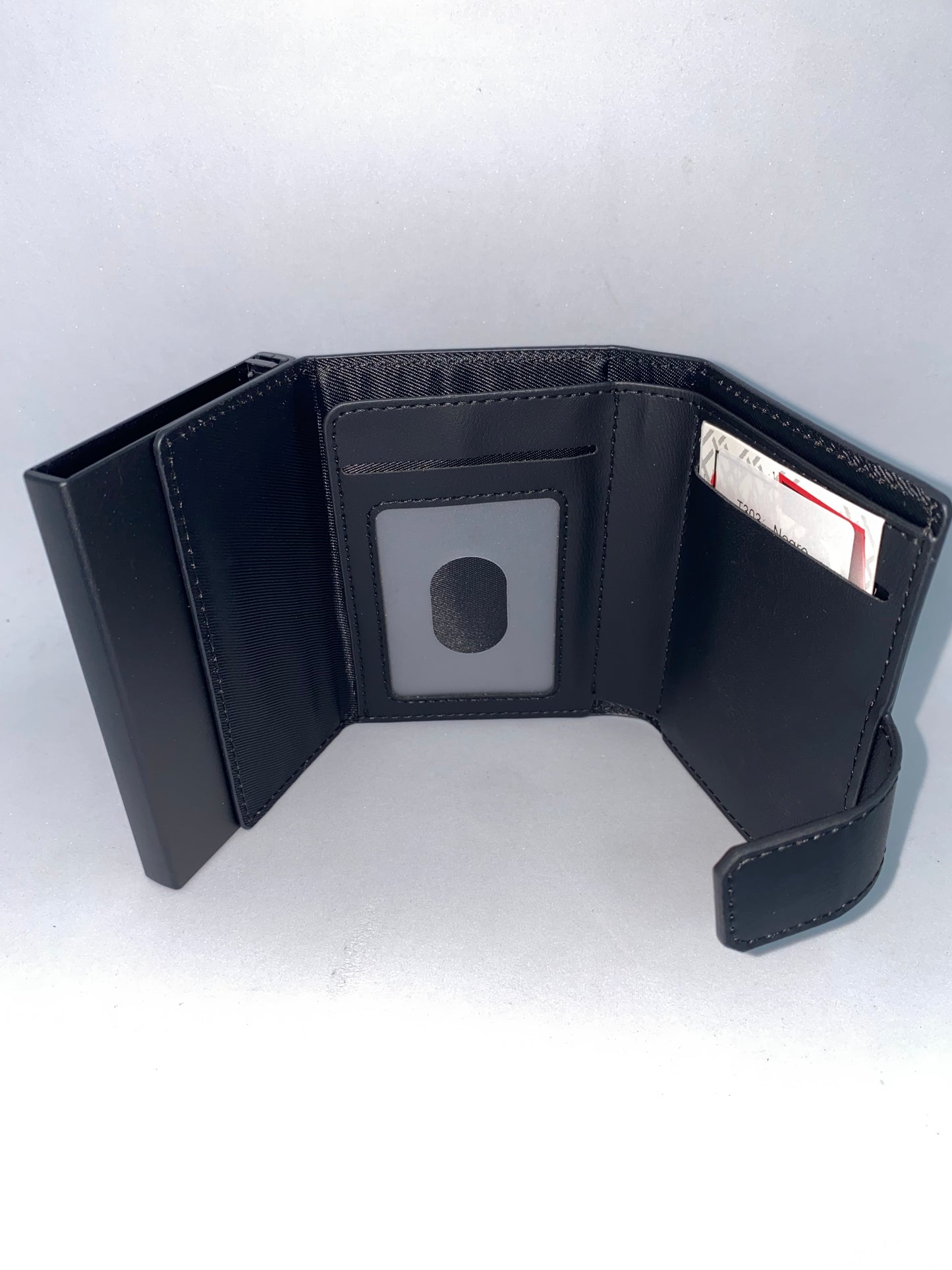 T303 - Tarjetero de Cuerina con protección RFID