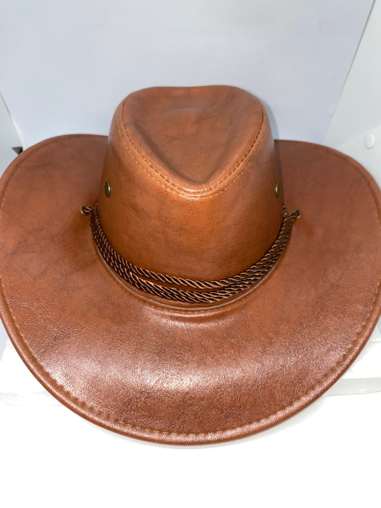 SC12 - Sombrero Cuerina de Vaquero con cuerda ajustable