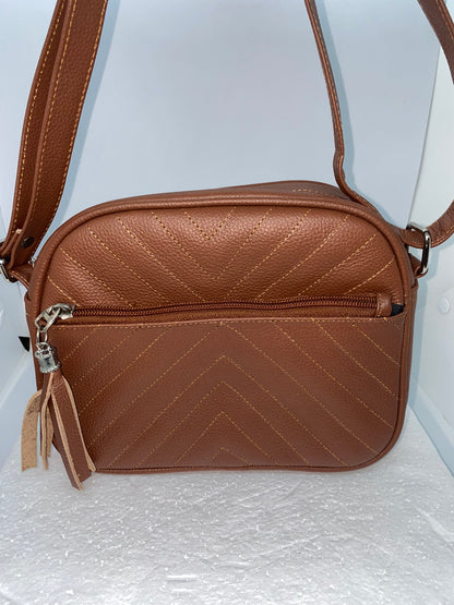 CGB45 - Carriel de cuero Graso Bolichero para dama marca Quality Leather