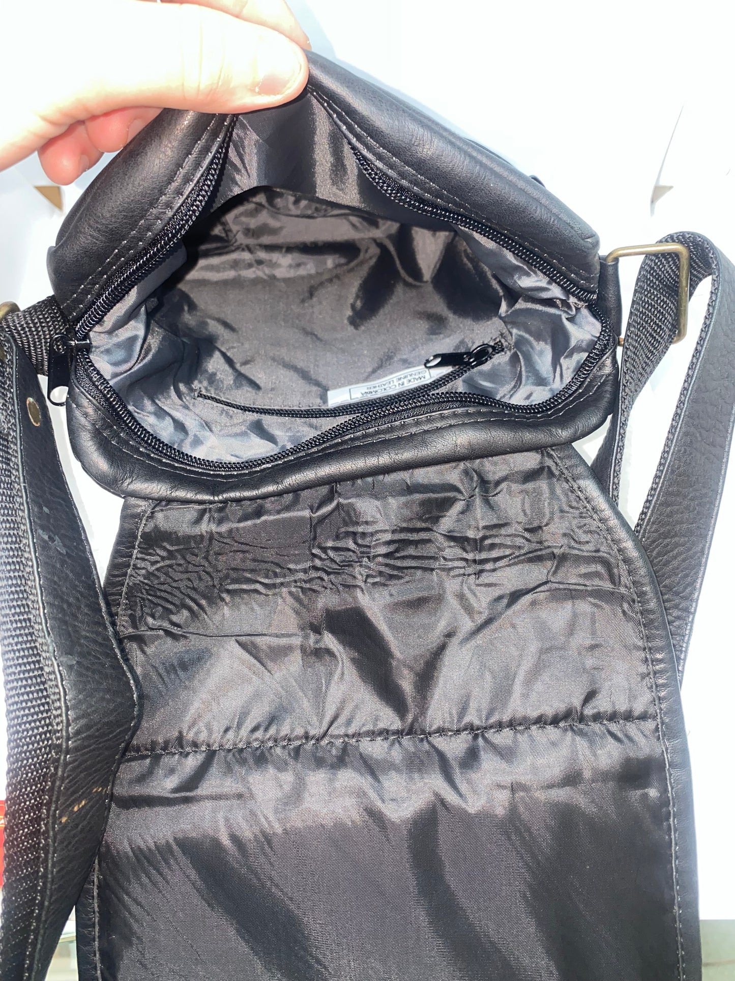 CAS30 - Carriel de cuero Tula marca Quality Leather de alba
