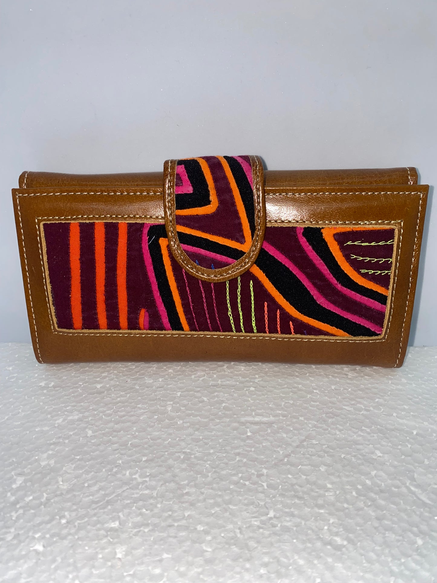 W2009 - Wallet de cuero para dama con mola