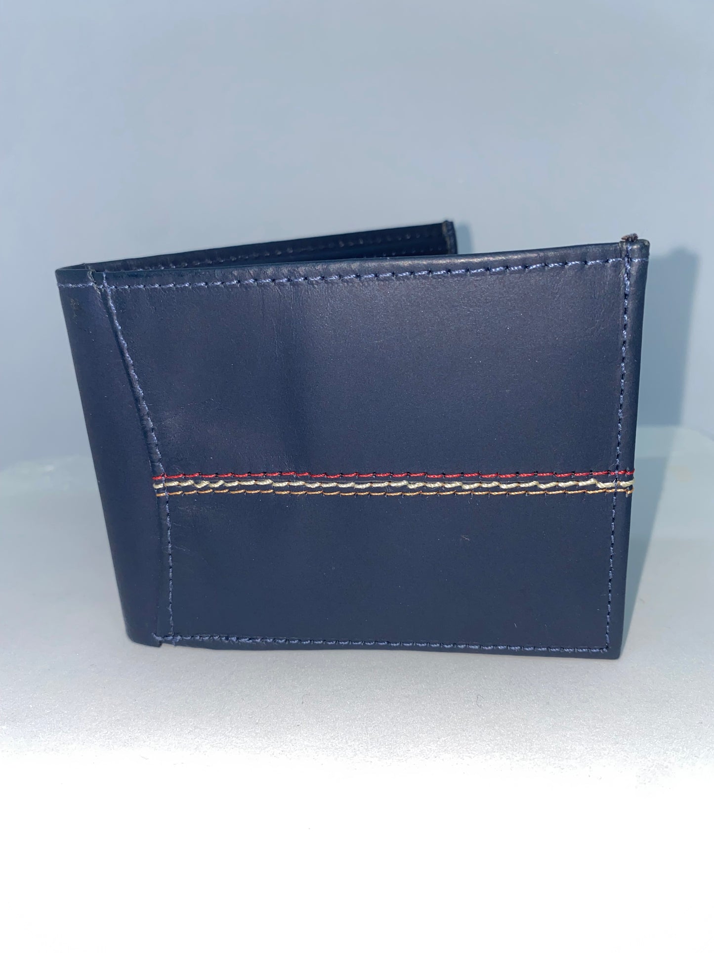 B102 - Billetera de cuero con bolsillo extra