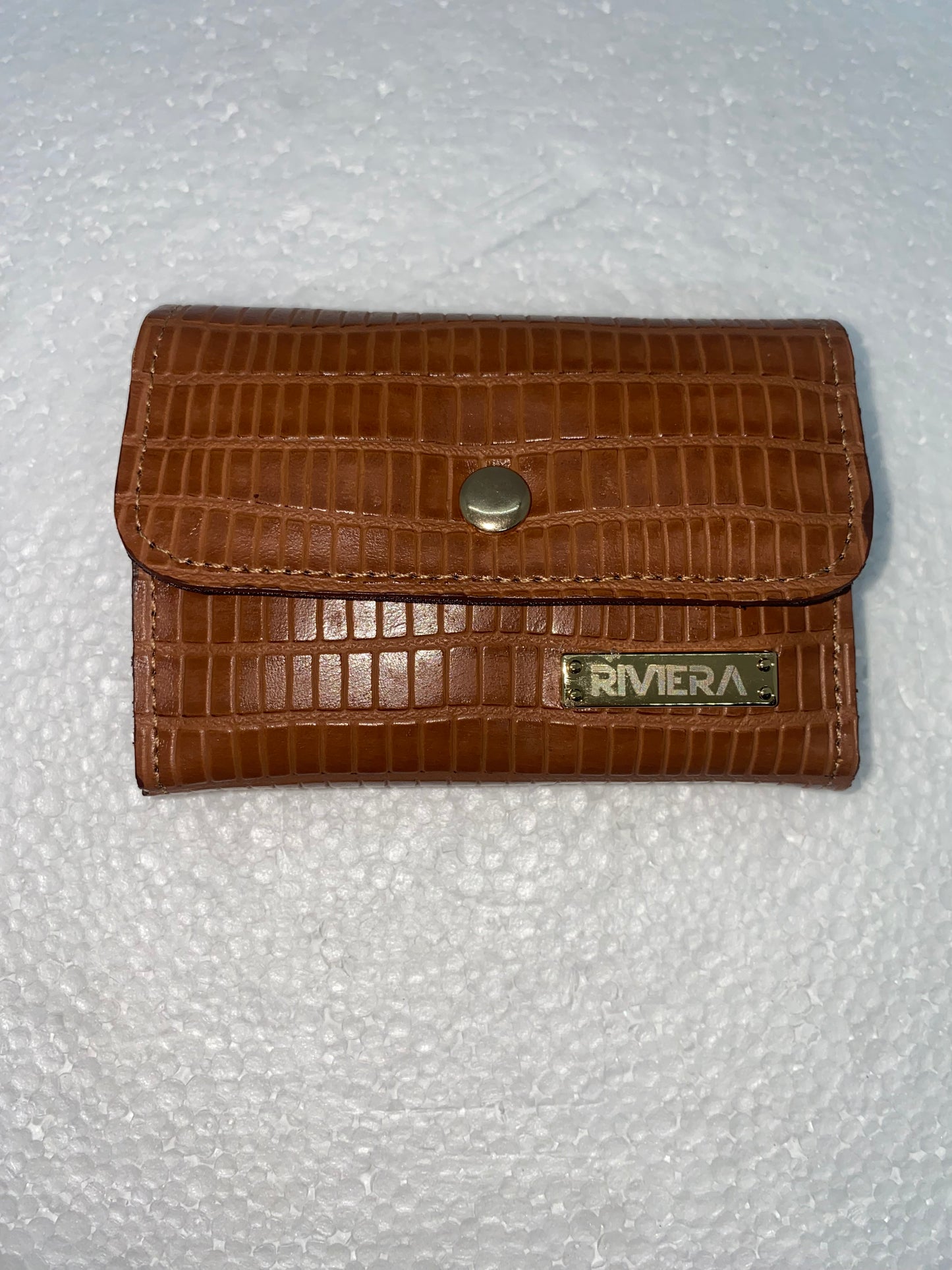 T18 - Tarjetero acordeon de cuero con broche marca Riviera