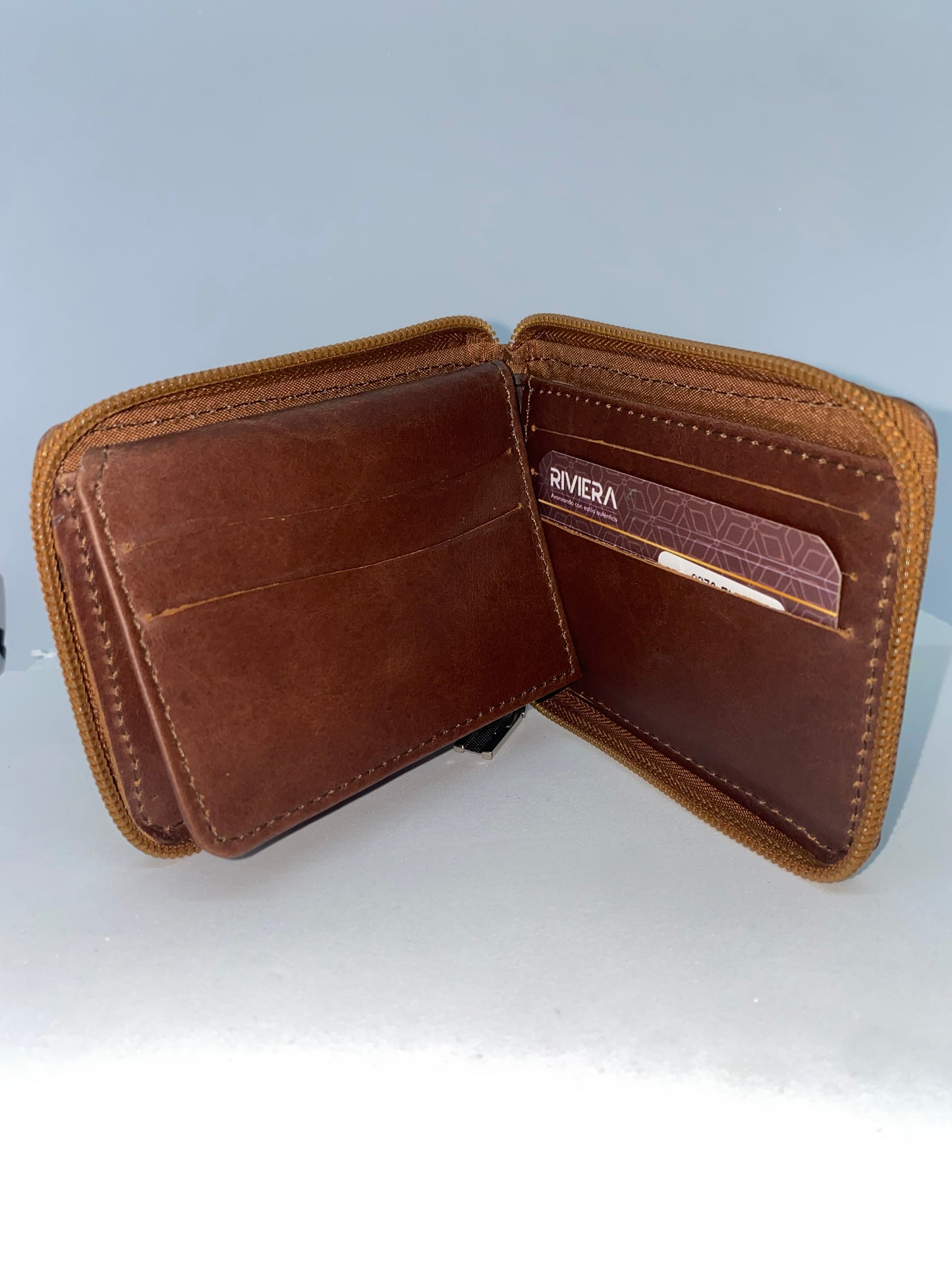 B6278 - Billetera de cuero con zipper marca Riviera