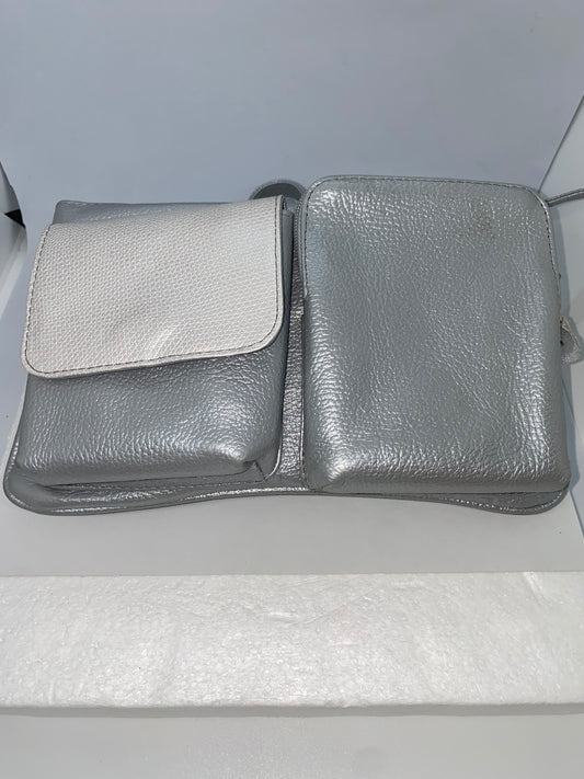 C338 - Cangurera de cuero para dama