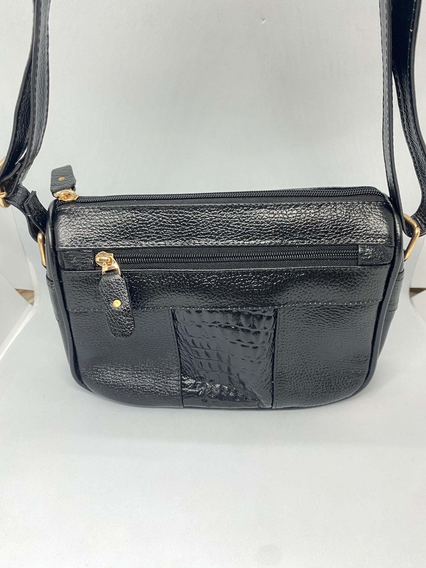 BT45 - Bolsito de cuero Tala de 3 cierres marca Quality Leather