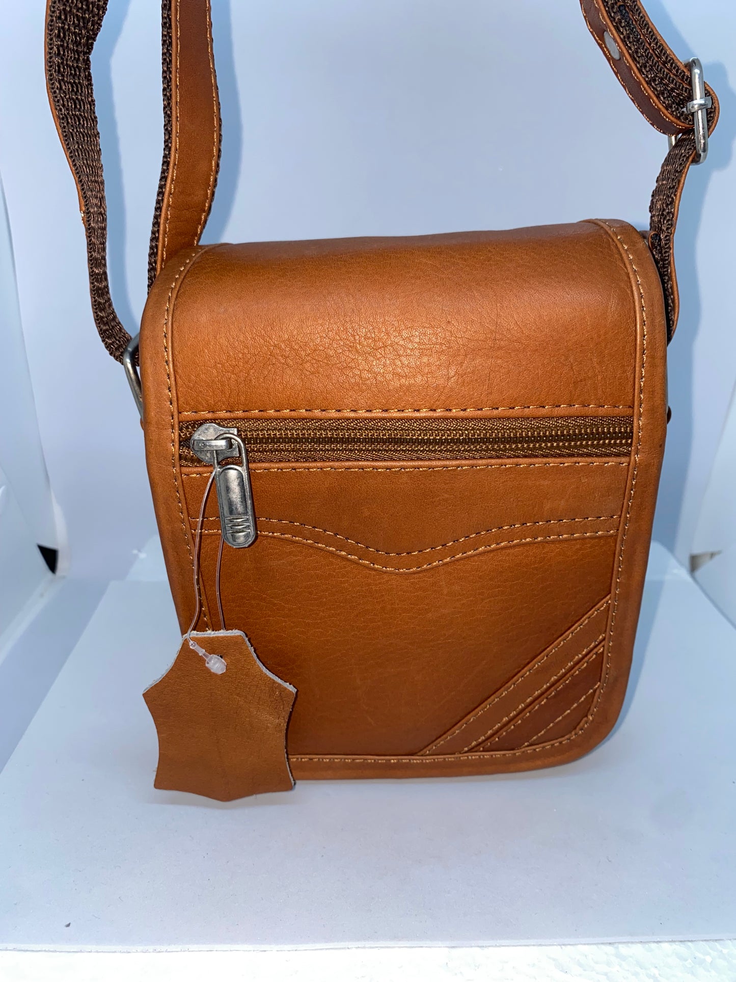 C311 - Carriel de cuero Tula pequeño marca Quality Leather