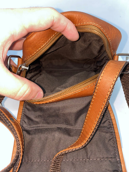 C311 - Carriel de cuero Tula pequeño marca Quality Leather