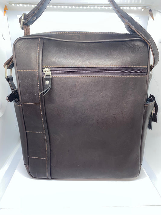 C328 - Carriel de cuero Tula Grande marca Quality Leather