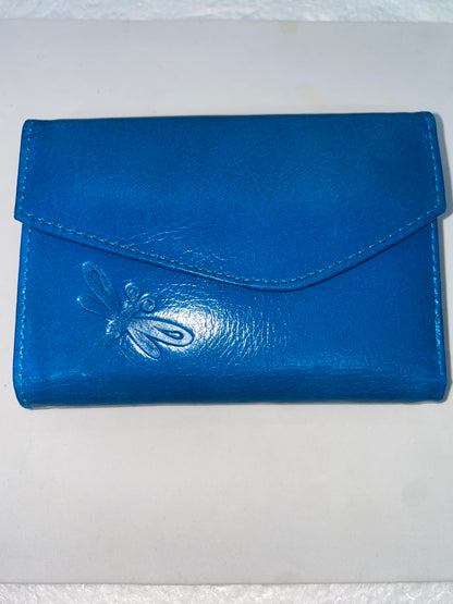 W202 - Wallet de cuero para dama con libelular marca Quality Leather