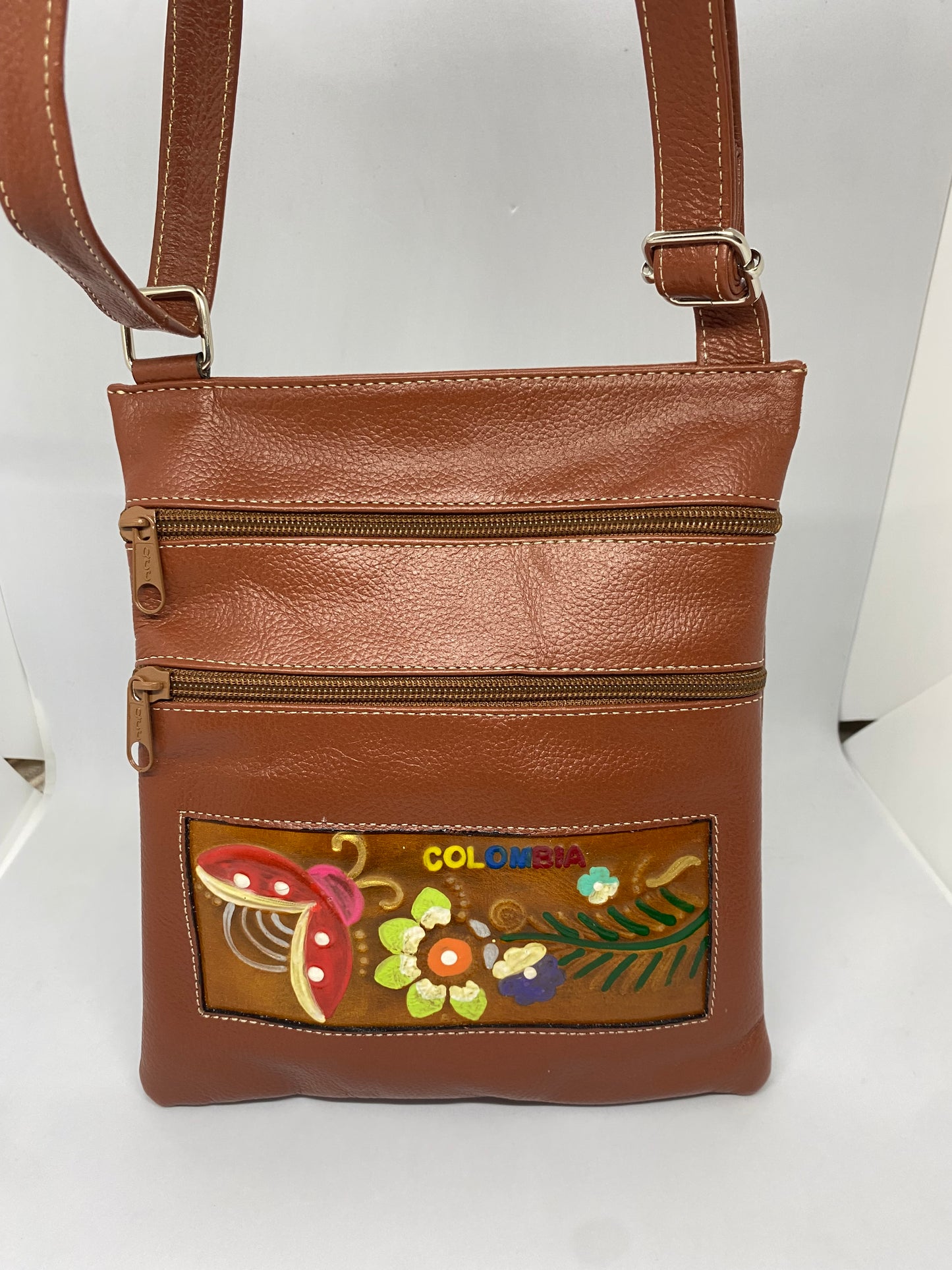 BC40 - Bolso plano de cuero Tala Colombiano
