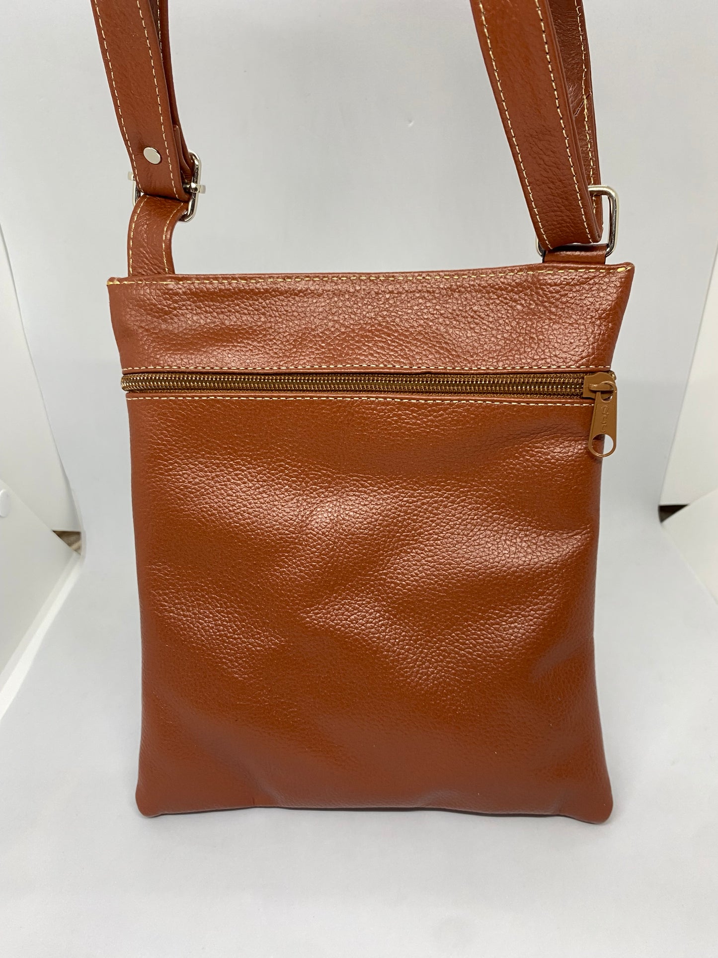 BC40 - Bolso plano de cuero Tala Colombiano