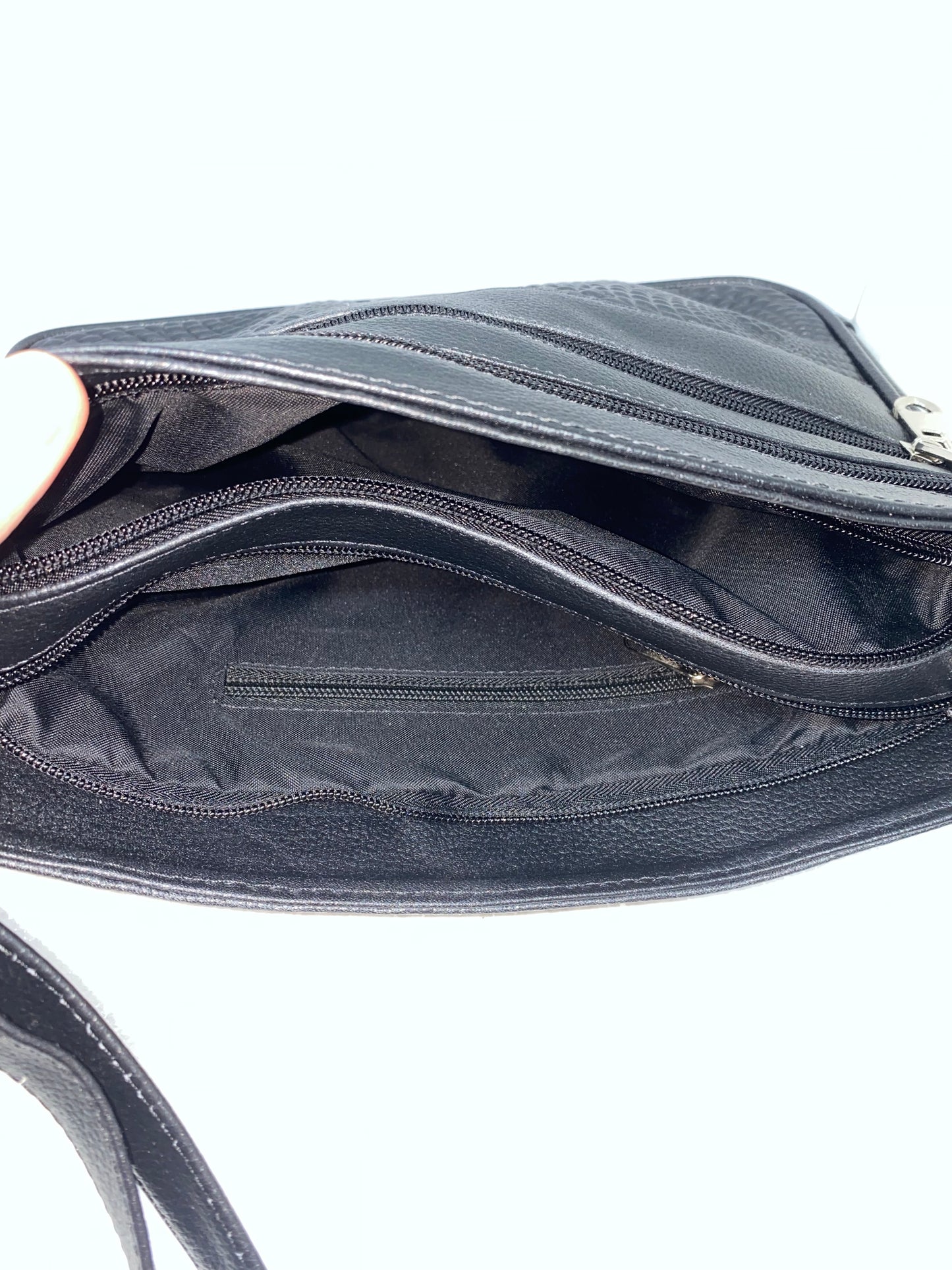 CML58 - Carriel manos libres con doble cierre marca Quality Leather