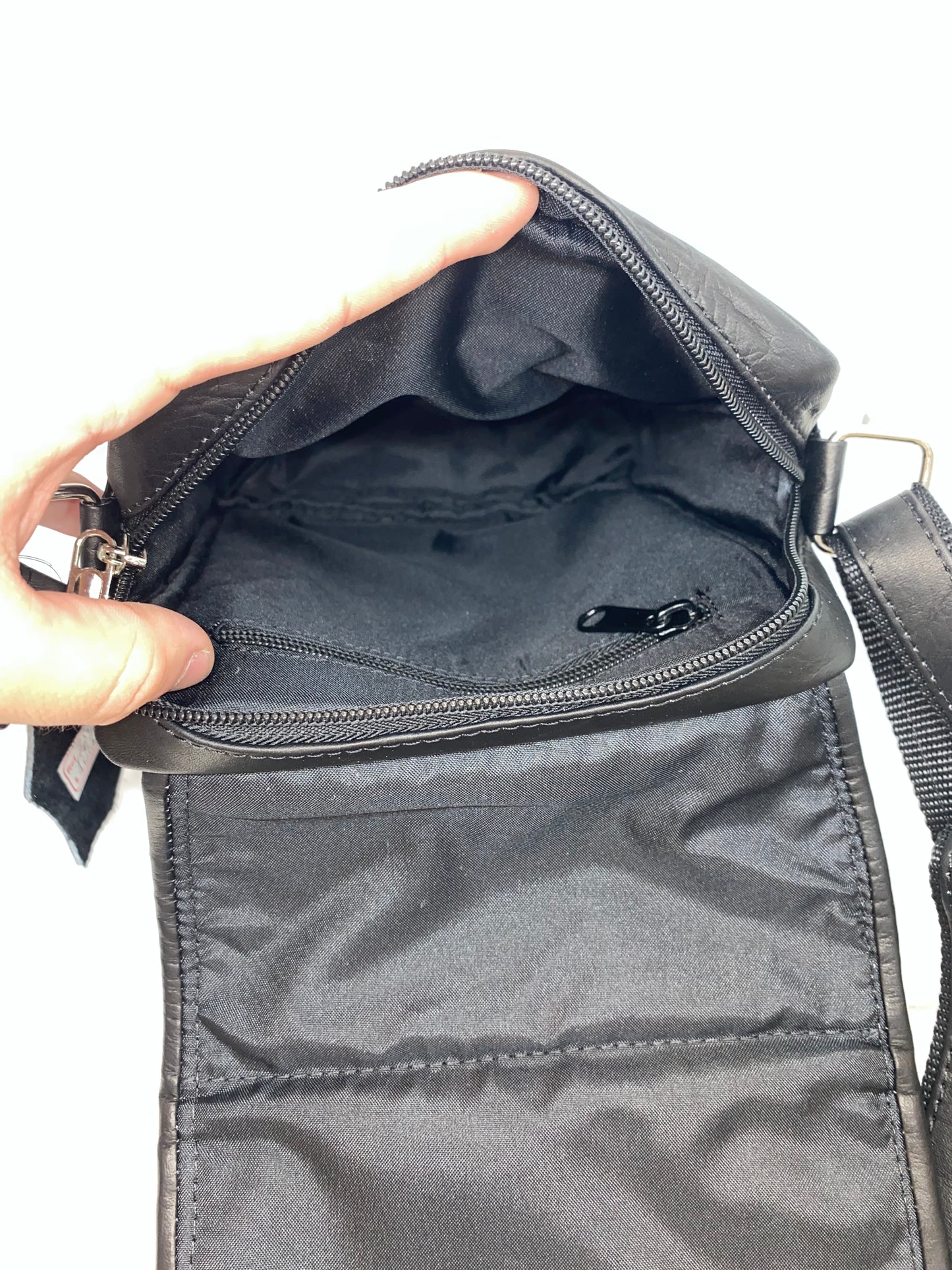C310 - Carriel de cuero tula mediano marca Quality Leather