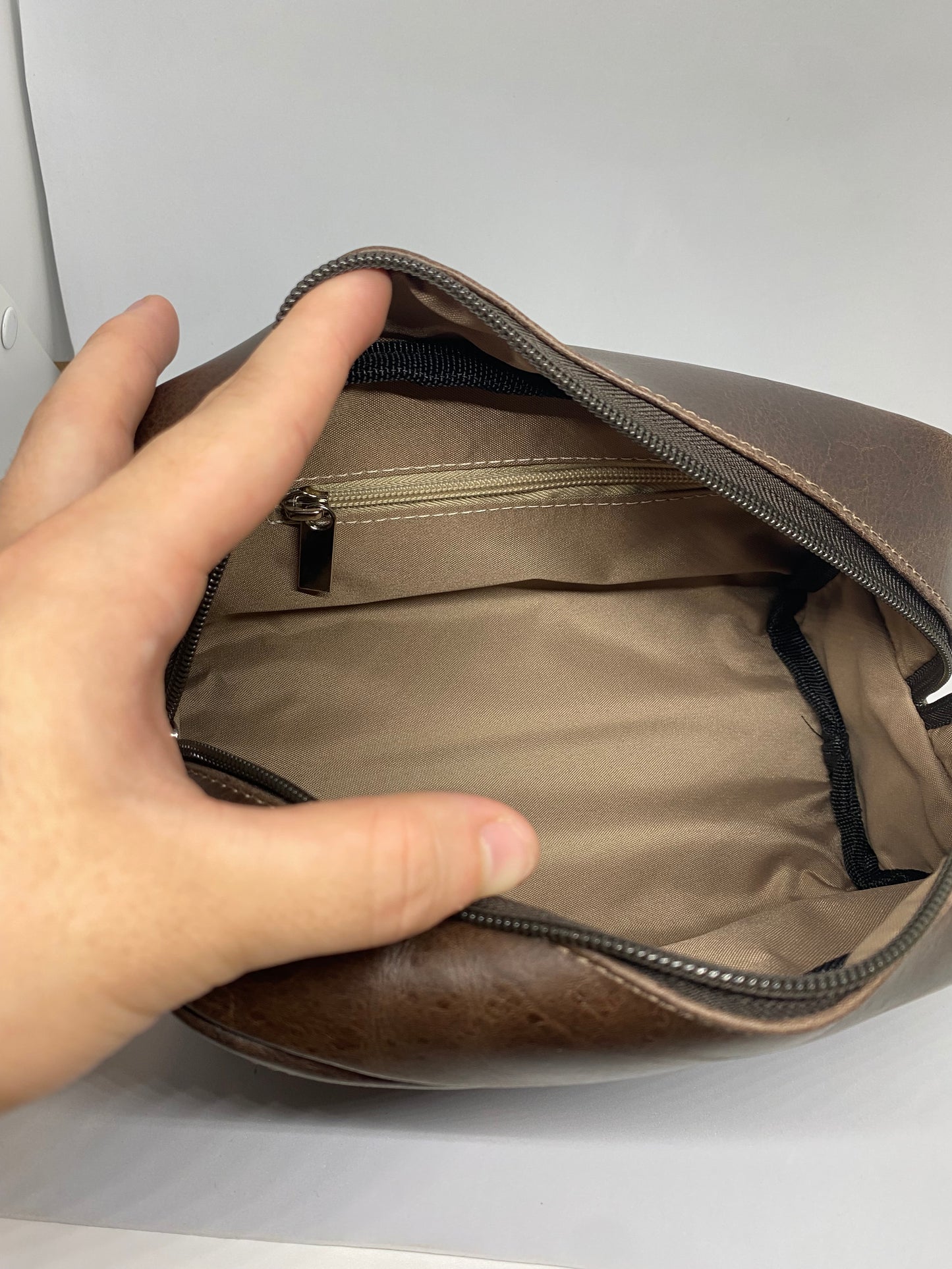 MNG35 - Mani cartera de cuero Graso para caballero marca Quality Leather
