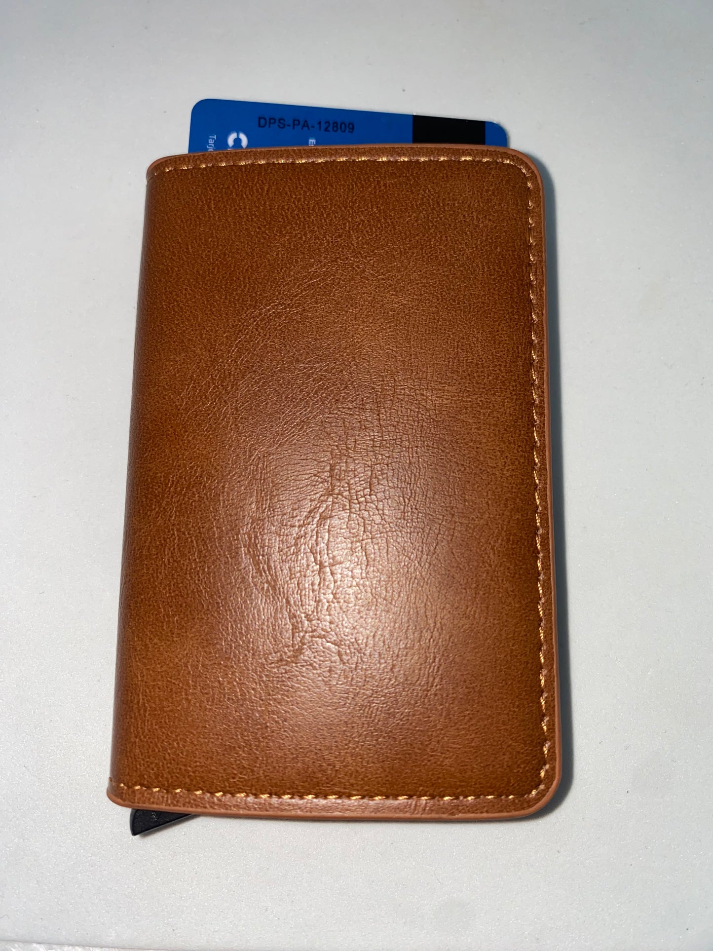 T223 - Tarjetero de cuerina con protección RFI