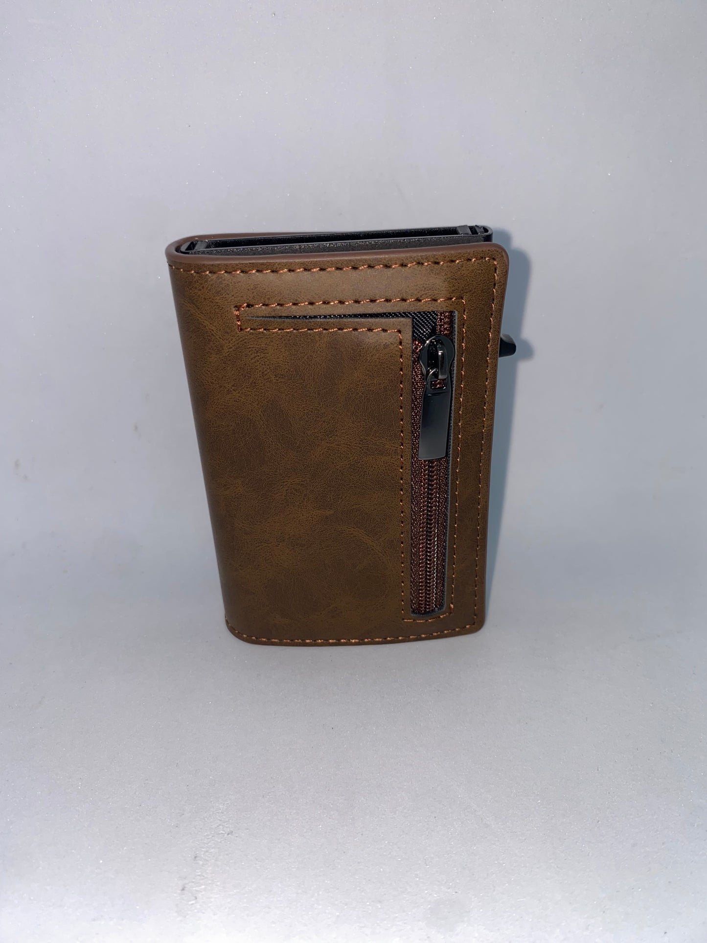 T301 - Tarjetero de cuerina con protección RFID