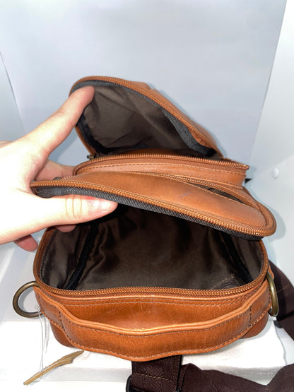 C333 - Carriel mochila de cuero Graso adaptable marca Quality Leather