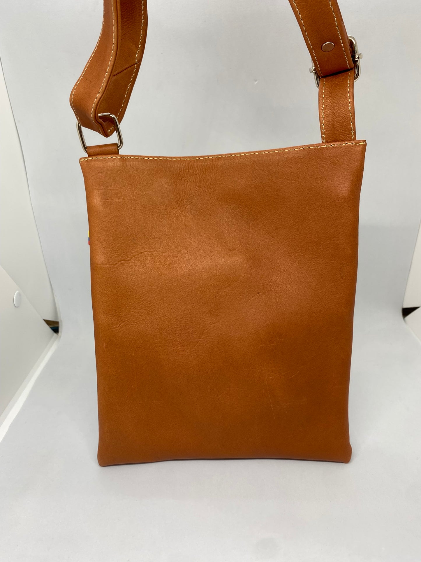 BM40 - Bolso Mola de cuero Tala marca Quality