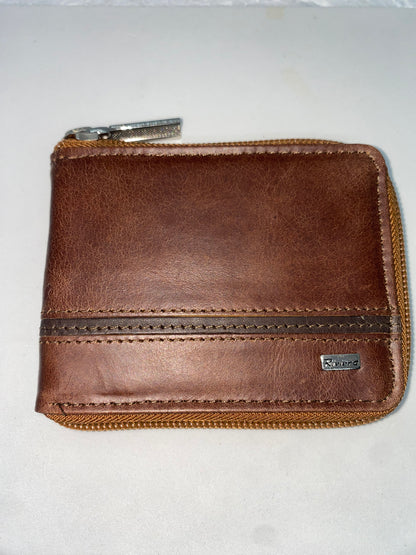 B6278 - Billetera de cuero con zipper marca Riviera