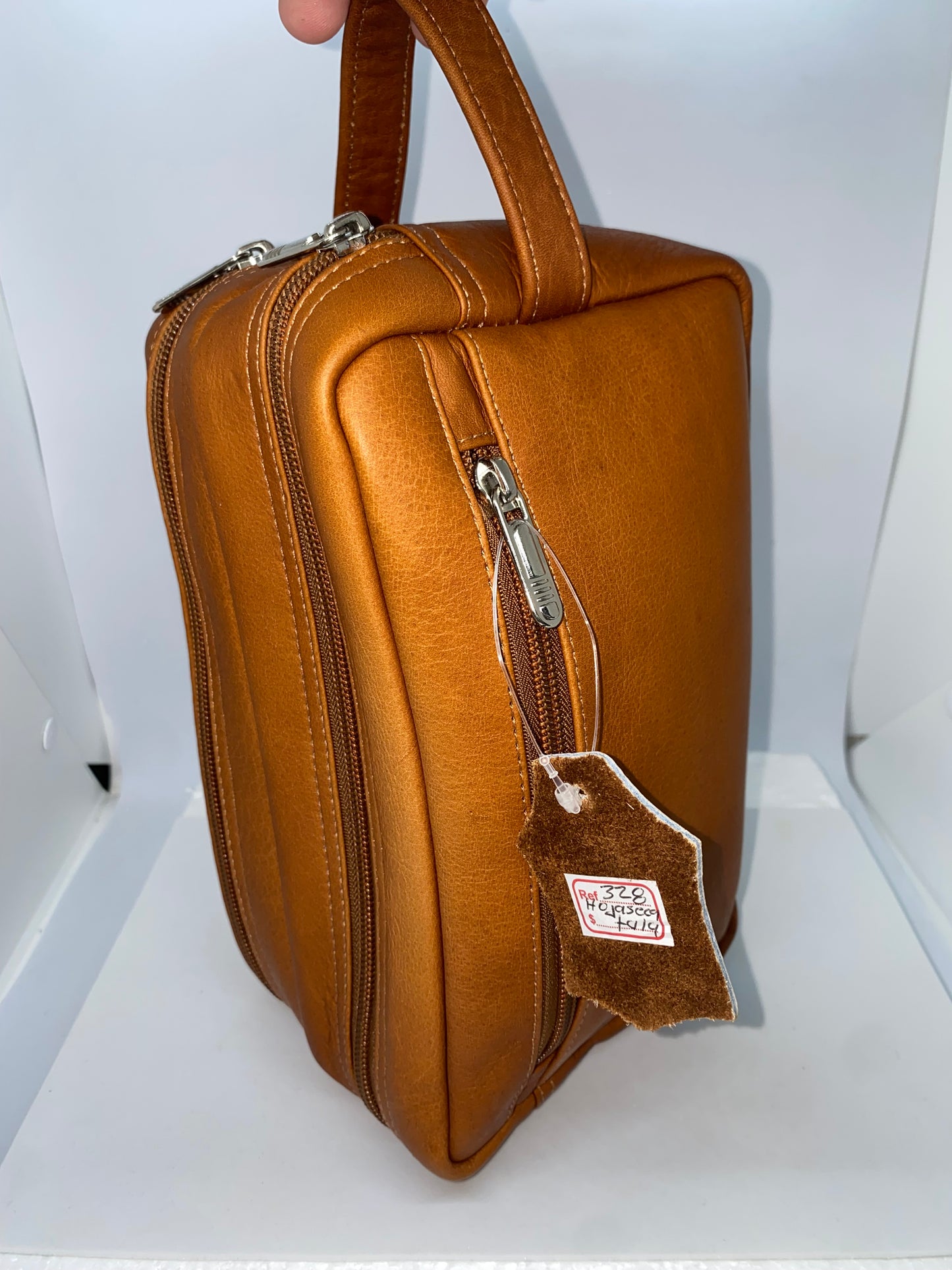 MN328 - Manicartera de cuero Tula marca Quality Leather