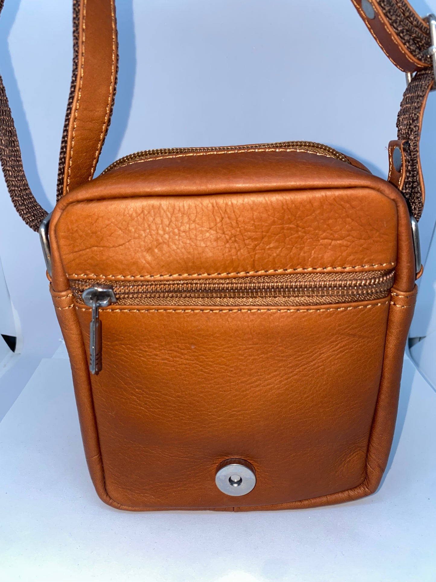 C311 - Carriel de cuero Tula pequeño marca Quality Leather