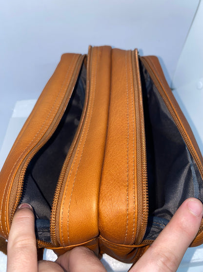 MN328 - Manicartera de cuero Tula marca Quality Leather