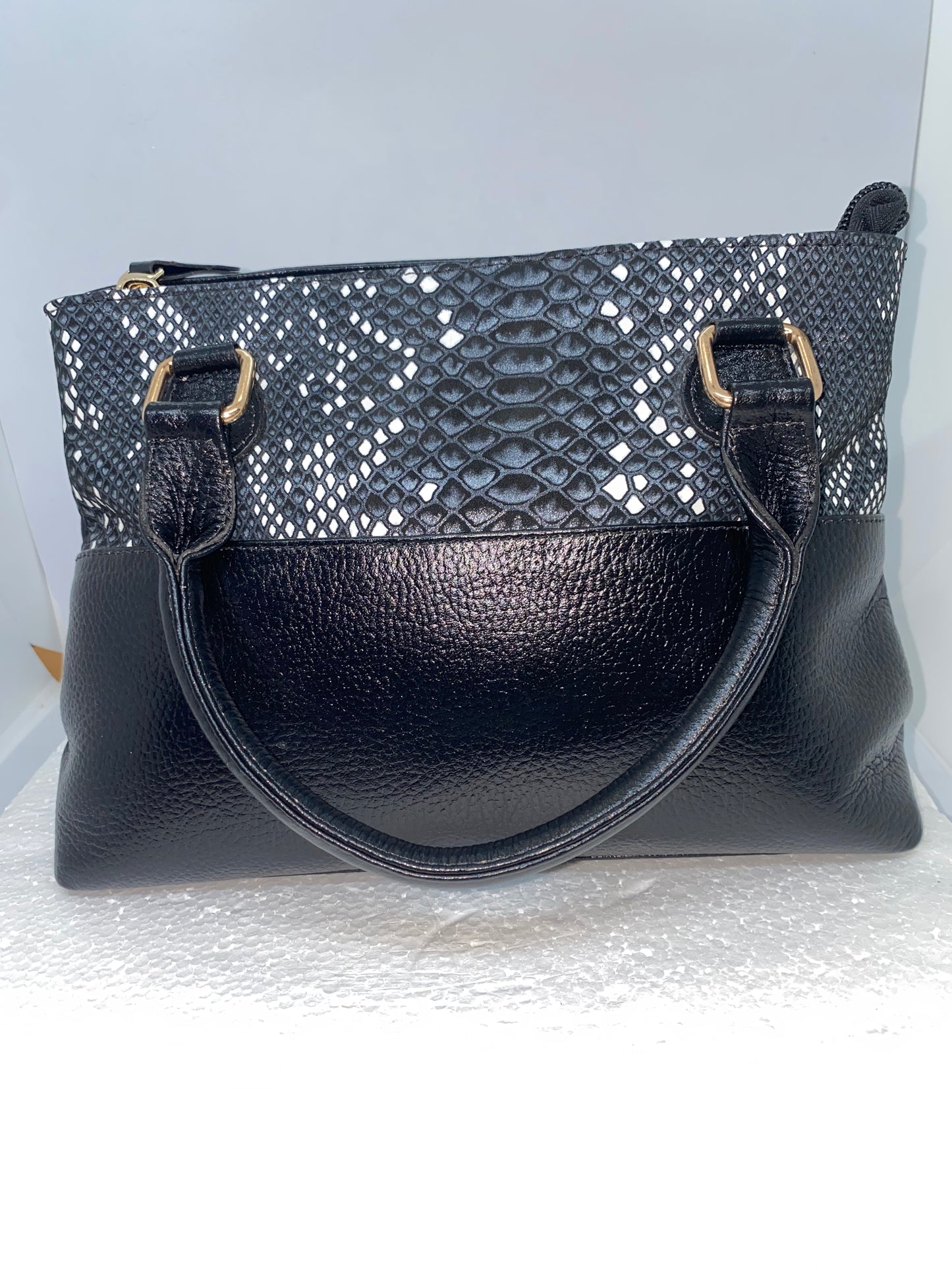 BBM53 - Bolso mini tipo baúl de cuero Graso para dama