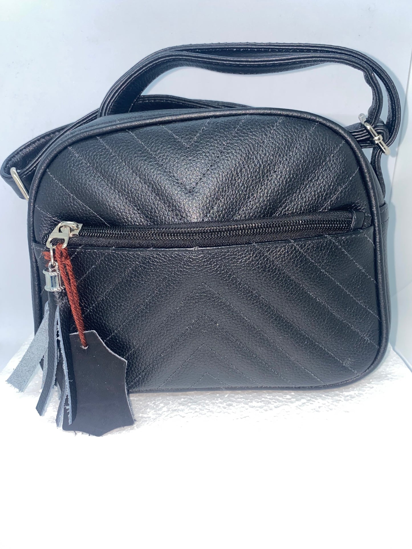 CGB45 - Carriel de cuero Graso Bolichero para dama marca Quality Leather