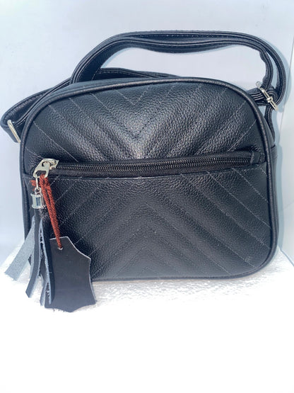 CGB45 - Carriel de cuero Graso Bolichero para dama marca Quality Leather