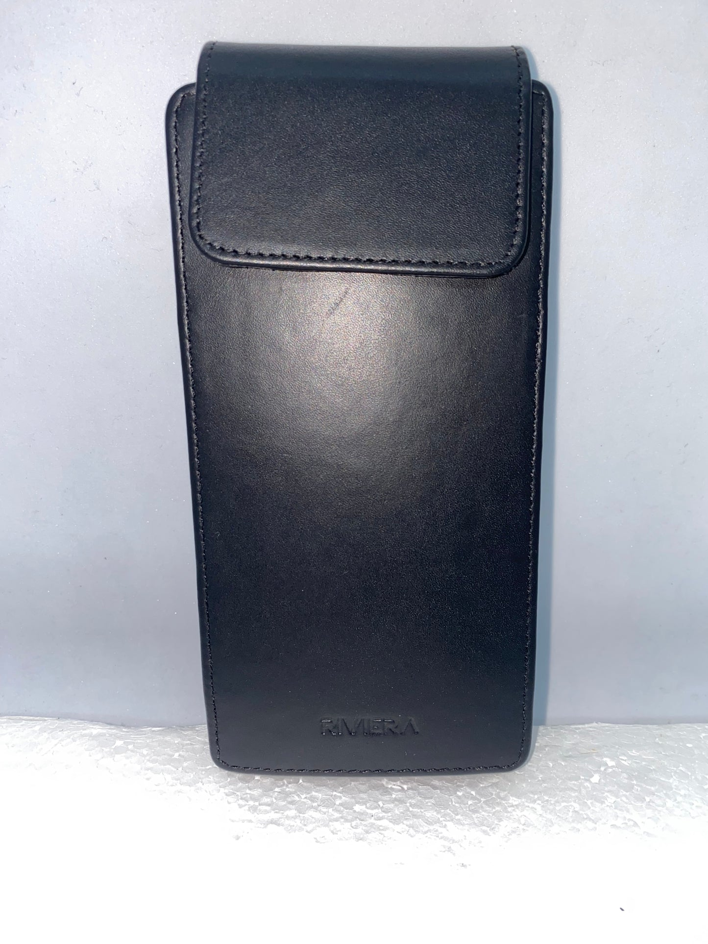 PC25V - Porta celular de cuero marca riviera vertical