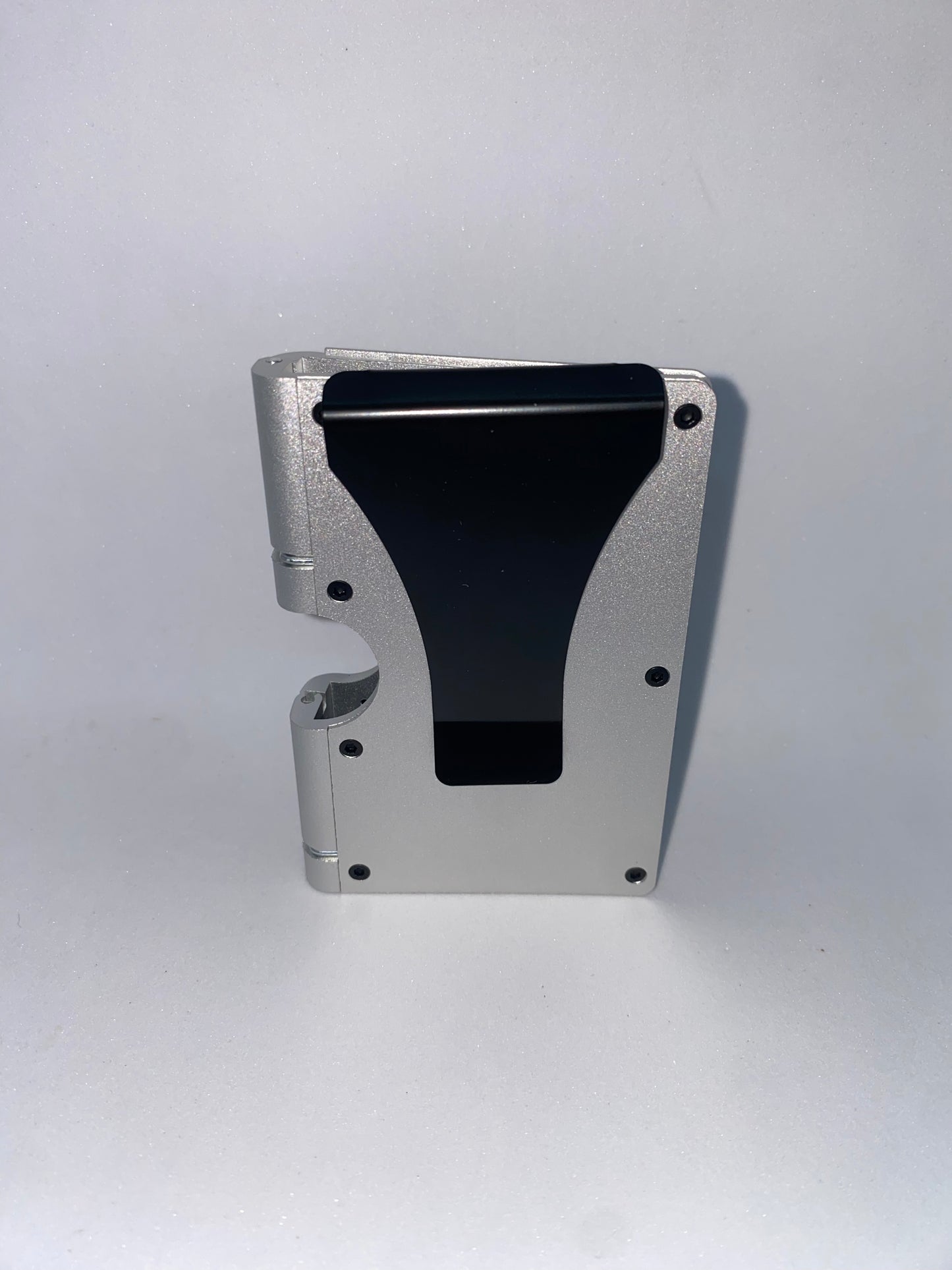 T229 - Tarjetero metalico con protección RFI marca Quality Leather