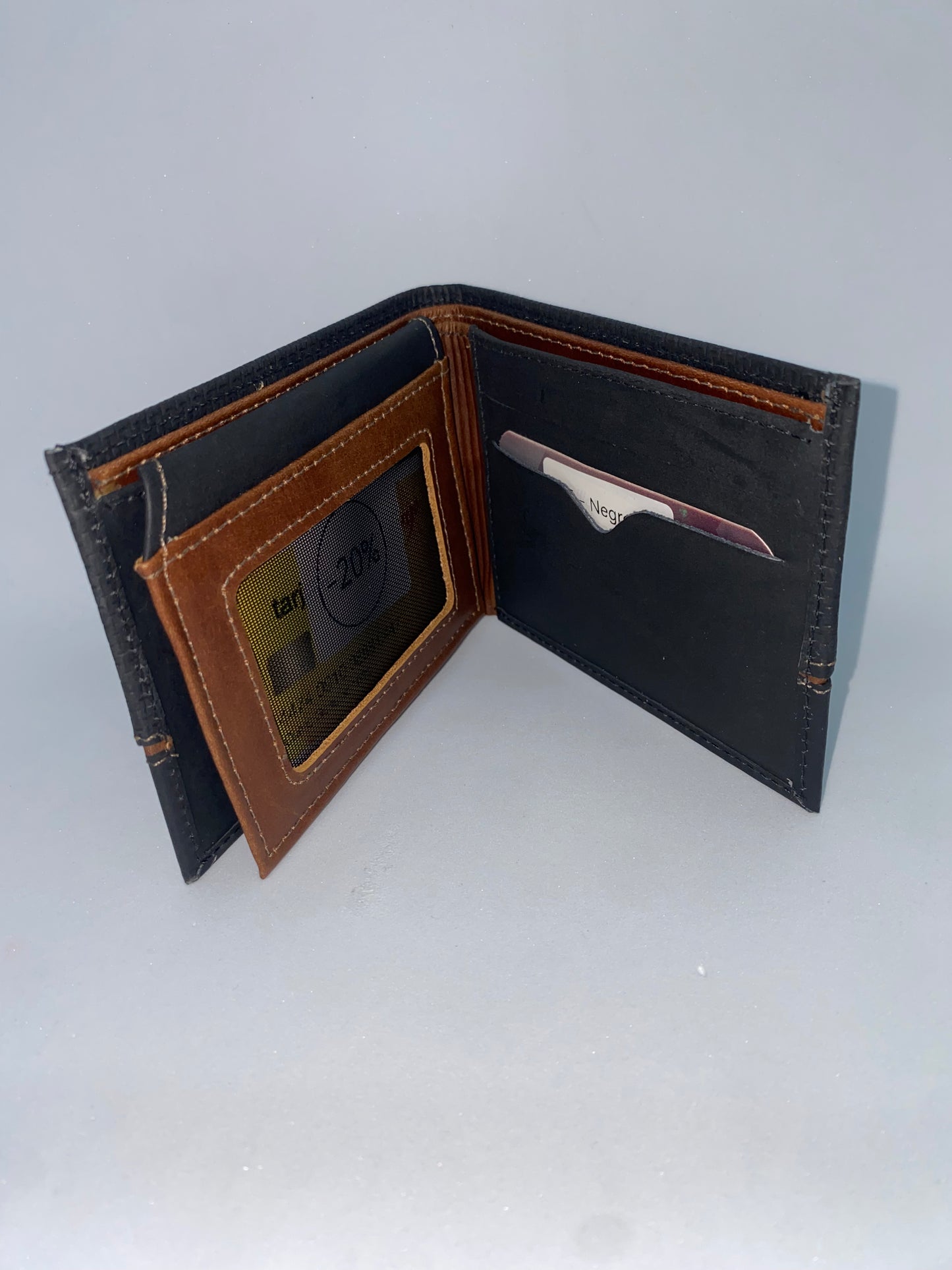 B05 - Billetera de cuero Graso marca Quality Leather