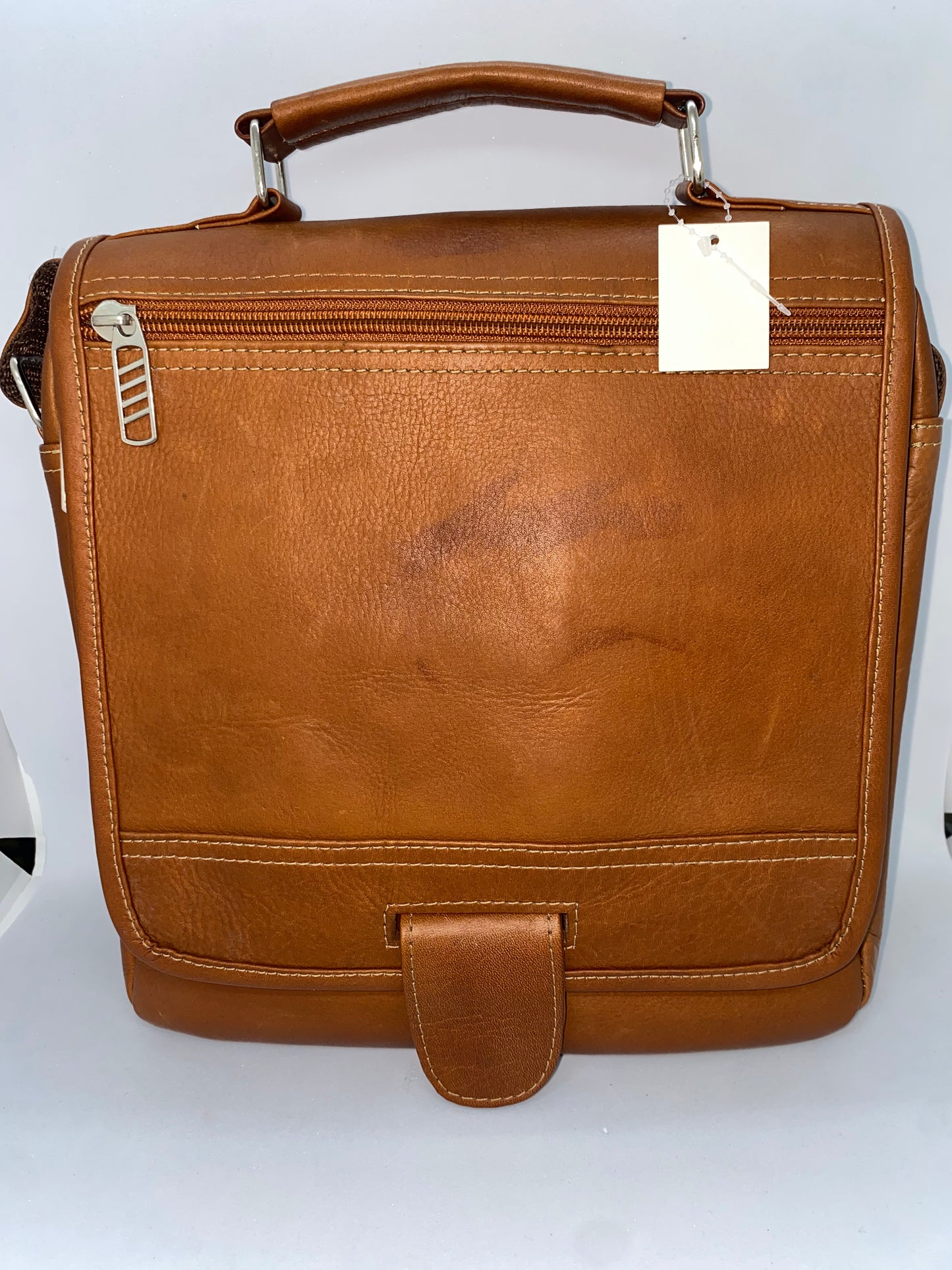 C308 - Carriel de cuero Tula Grande con remache delantero marca Quality Leather