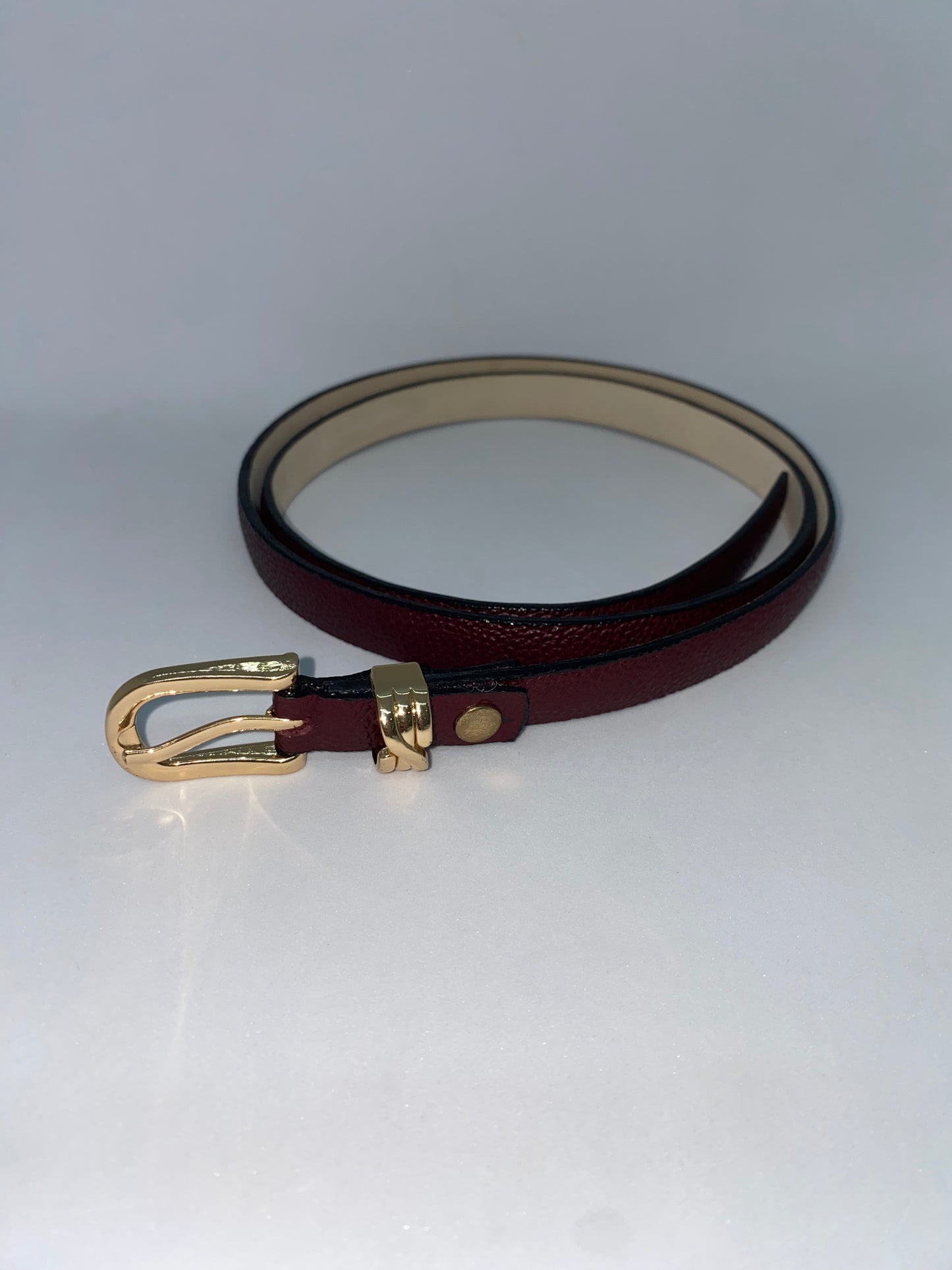 CODD15 - Correa de cuero liso delgada para dama marca Quality Leather