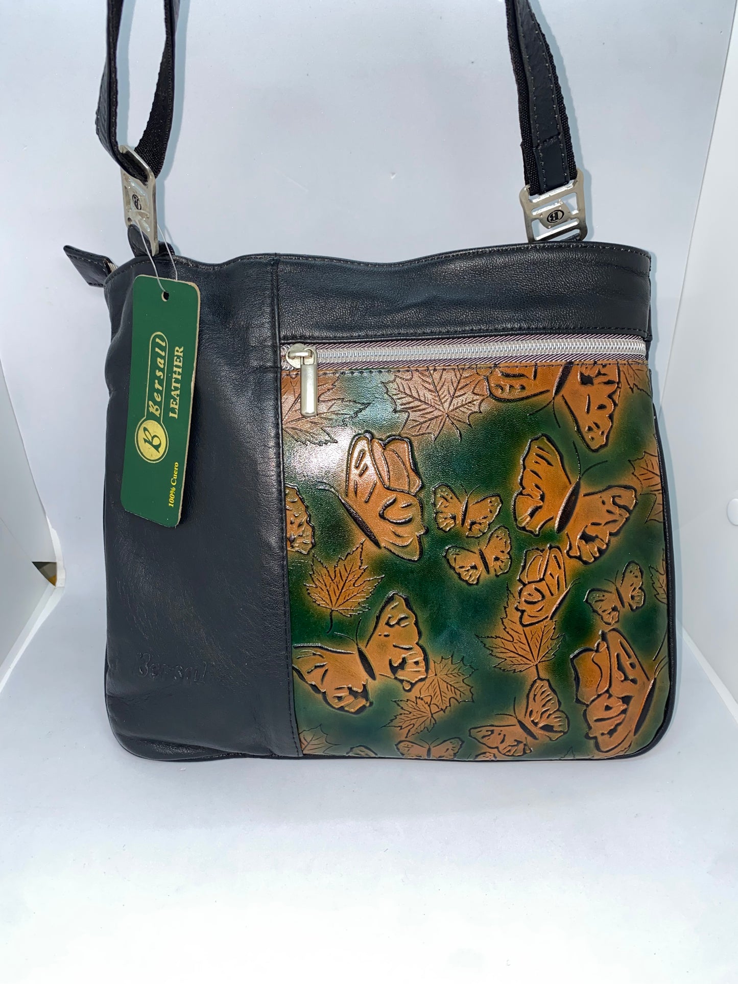 CB2470 - Carriel de cuero Nappa para dama marca Bersall
