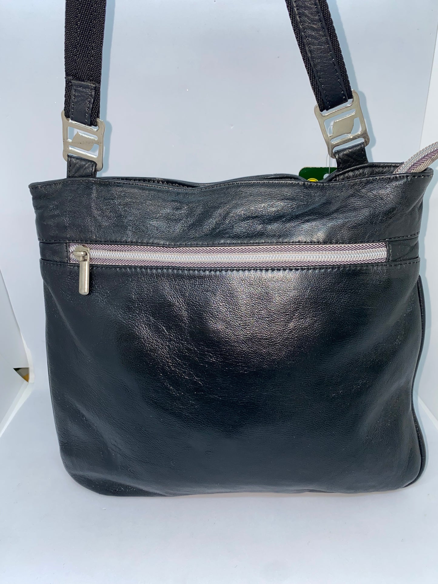 CB2470 - Carriel de cuero Nappa para dama marca Bersall