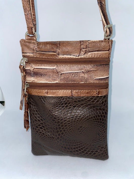 CB30 - Carriel de cuero Nappa para dama marca Bersall