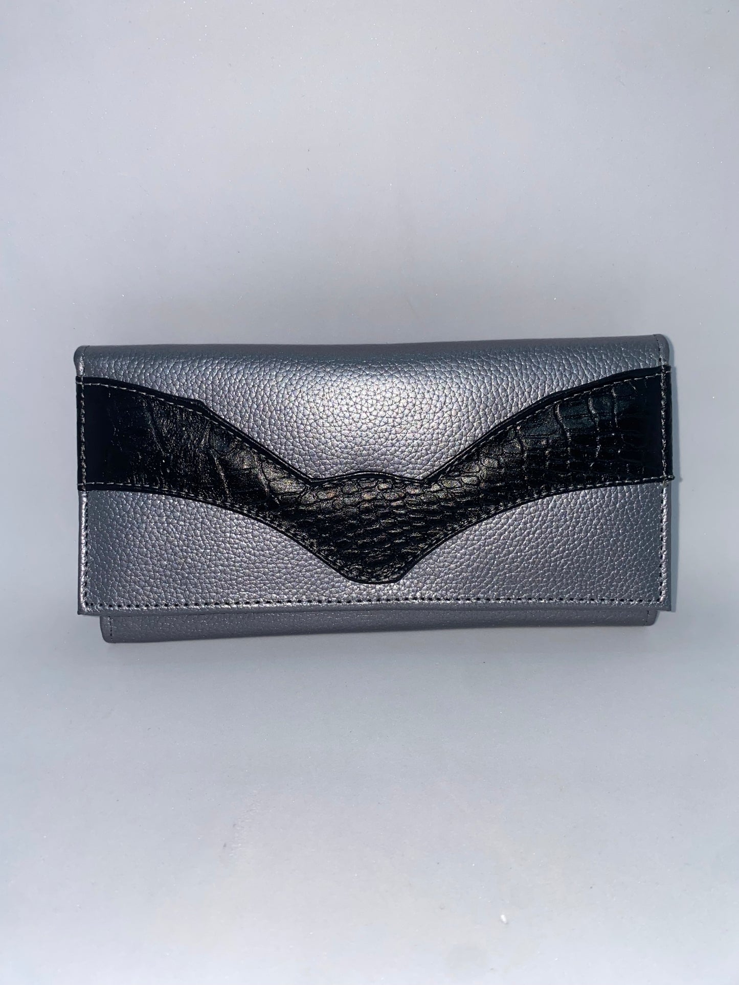 W208 - Wallet de cuero Graso para dama grande marca Quality Leather