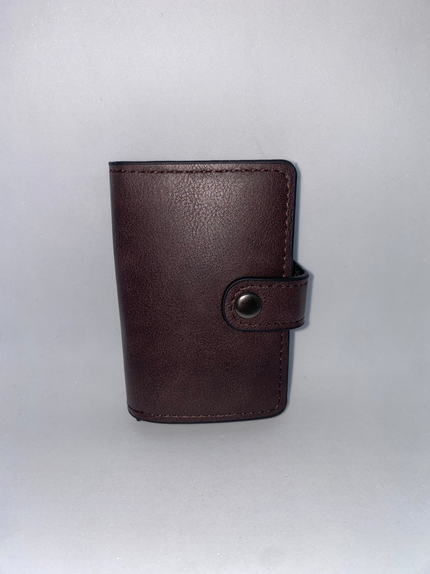 T221 - Tarjetero de cuerina con protección RFI