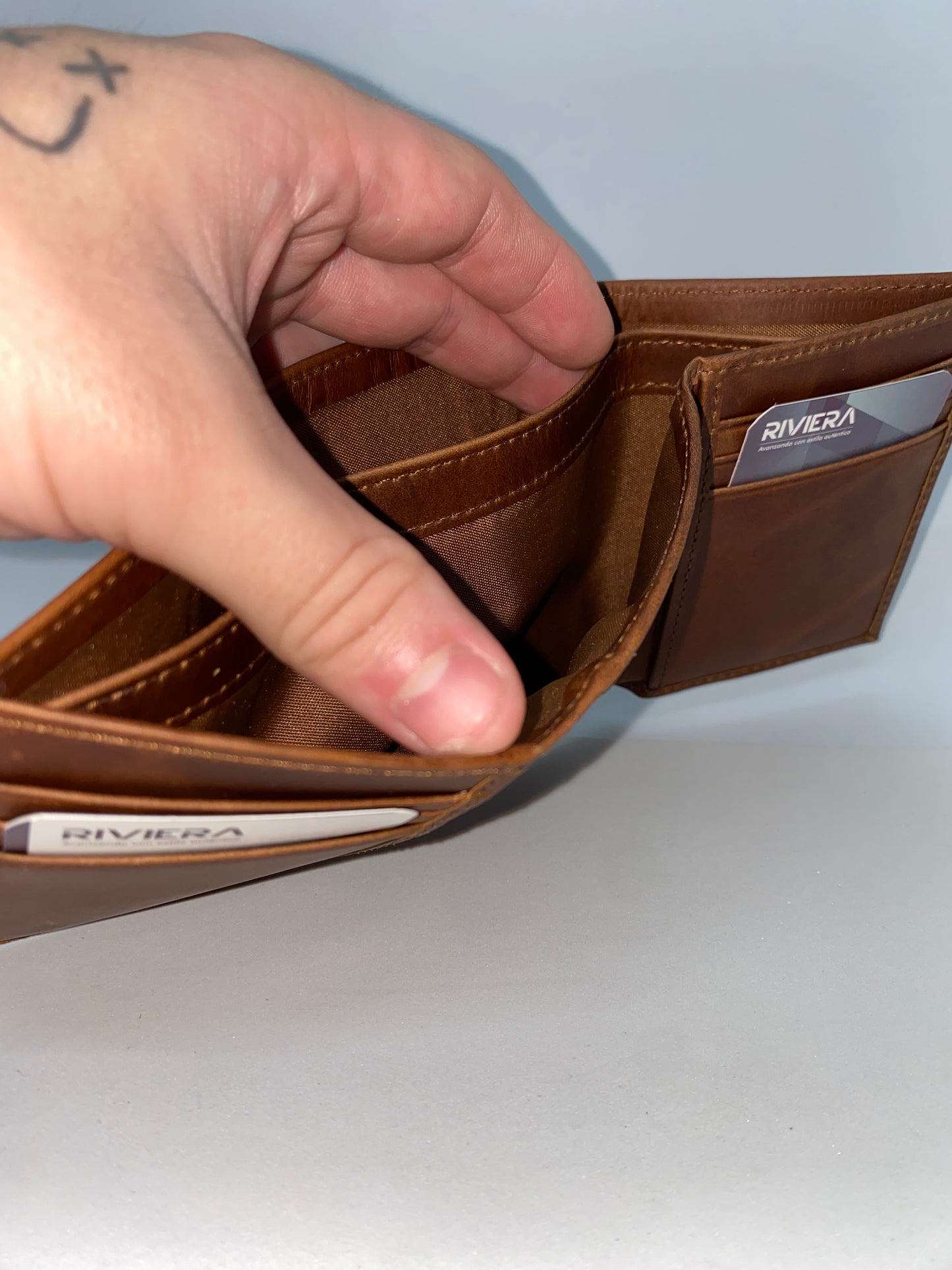 B6231 - Billetera de cuero 3 partes marca Riviera