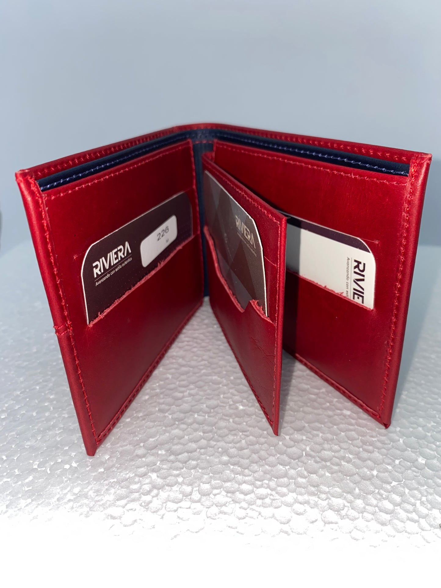 B102 - Billetera de cuero con bolsillo extra