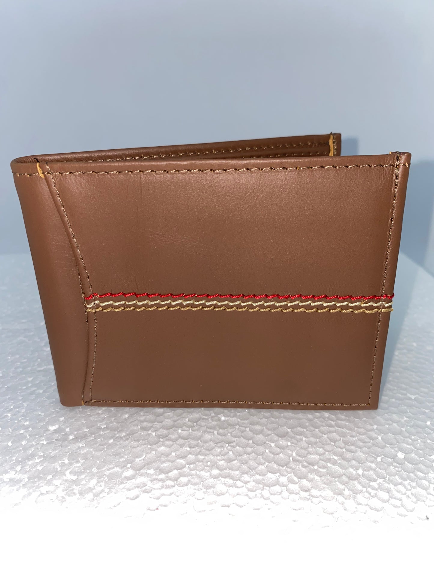B102 - Billetera de cuero con bolsillo extra