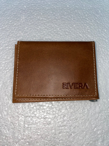 PB6133 - Tarjetero pisa billete de cuero graso marca Riviera