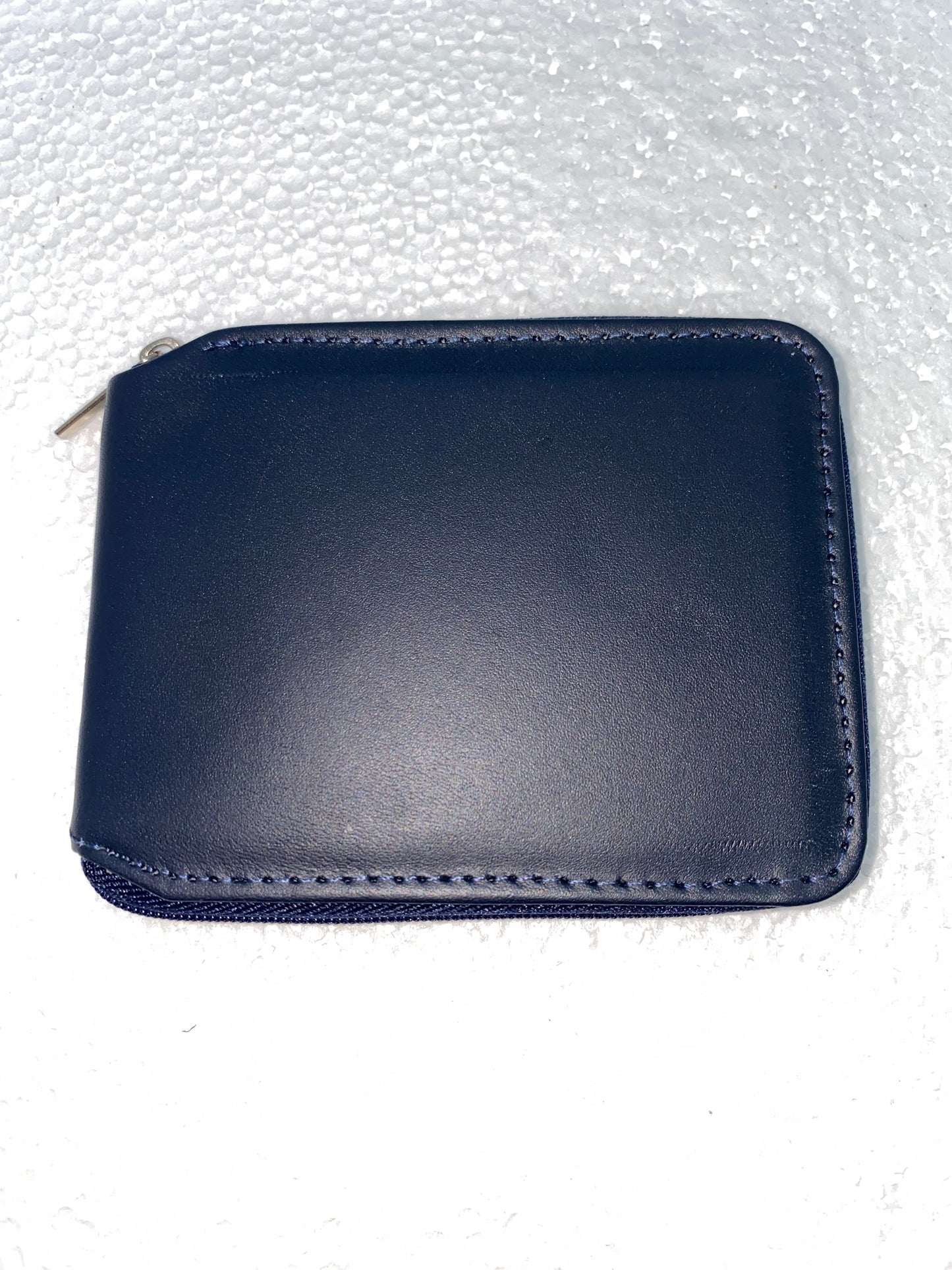 B021 - Billetera de cuero con zipper y broche