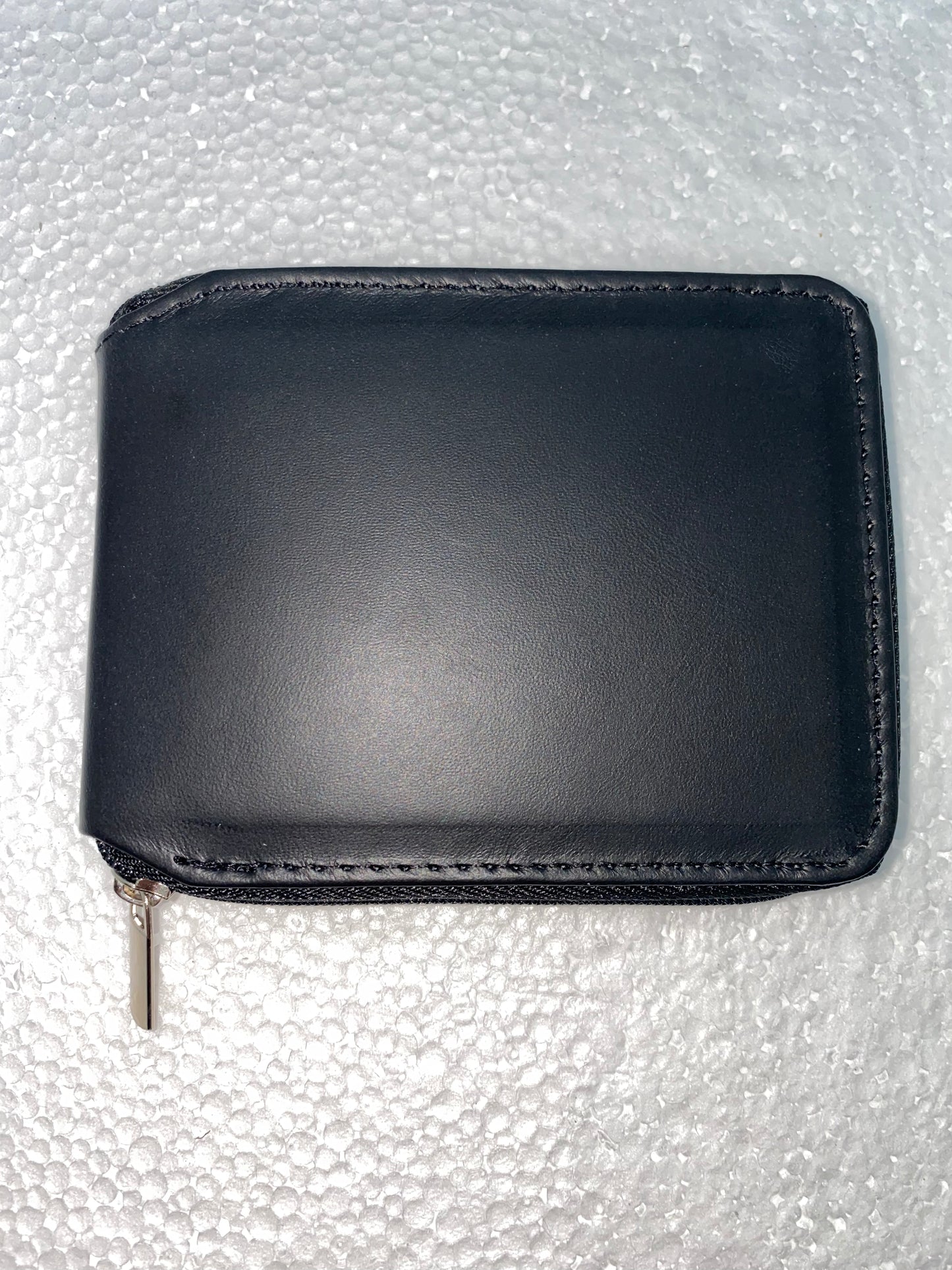 B021 - Billetera de cuero con zipper y broche