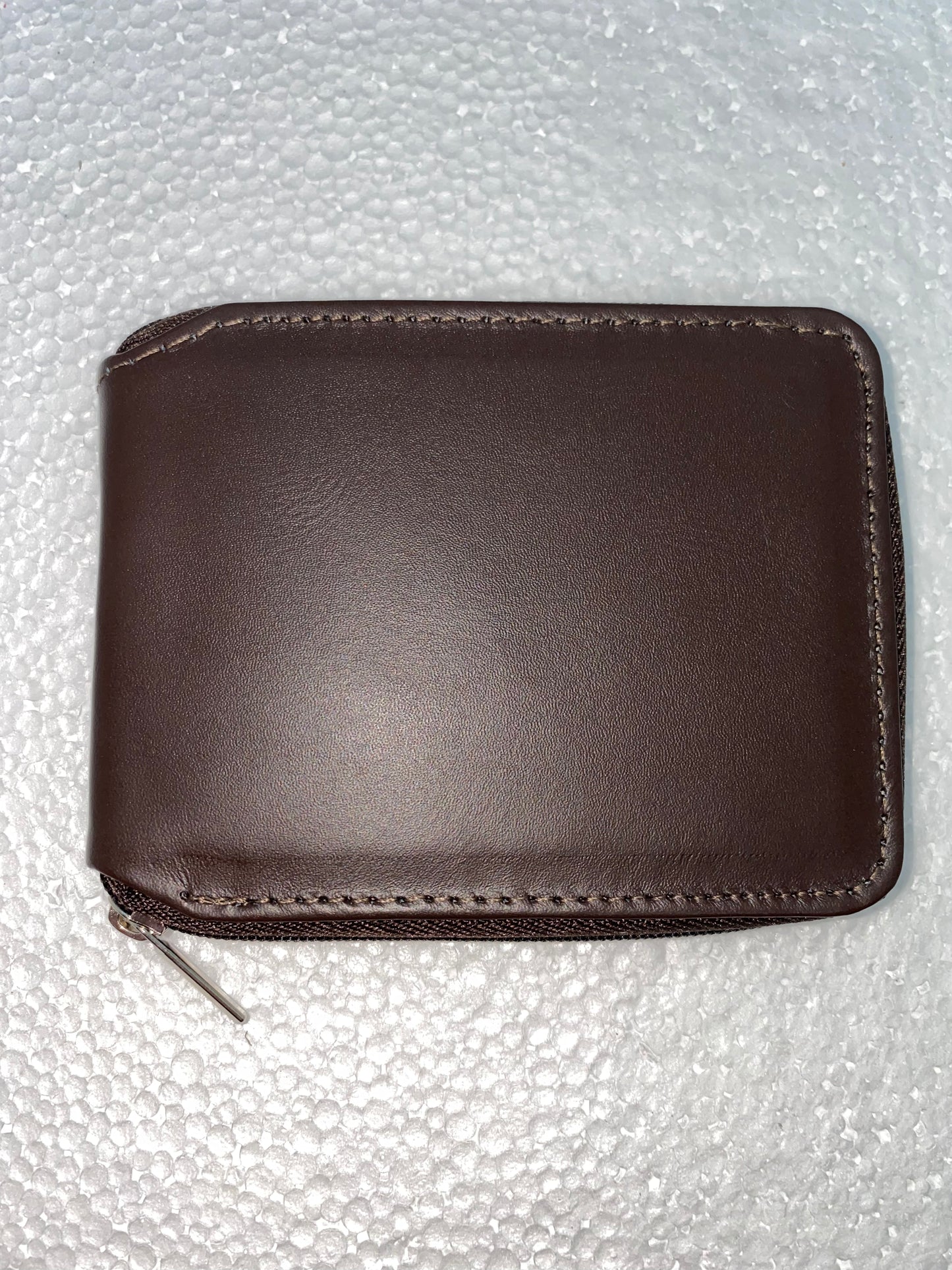 B021 - Billetera de cuero con zipper y broche
